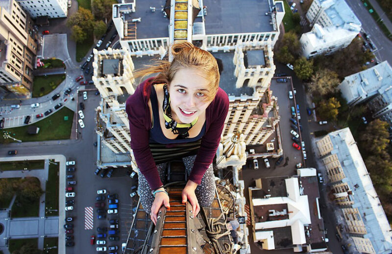 The riskiest Selfies by Russian Girl (Don’t Try This Yourself)