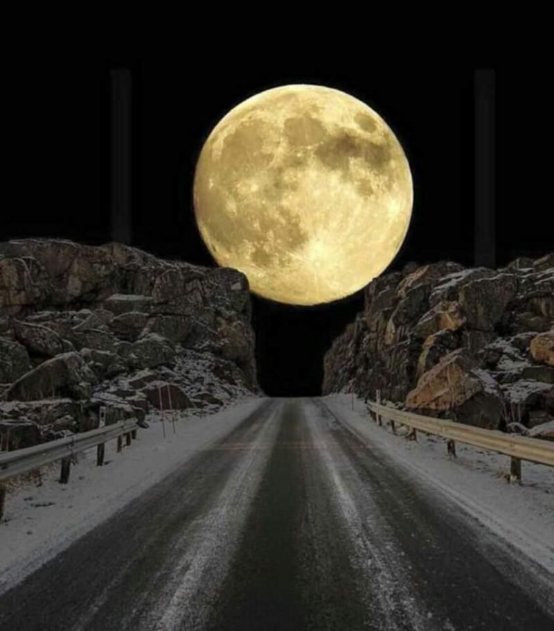 Enjoy Epic Moonrise Views around the Wolrd