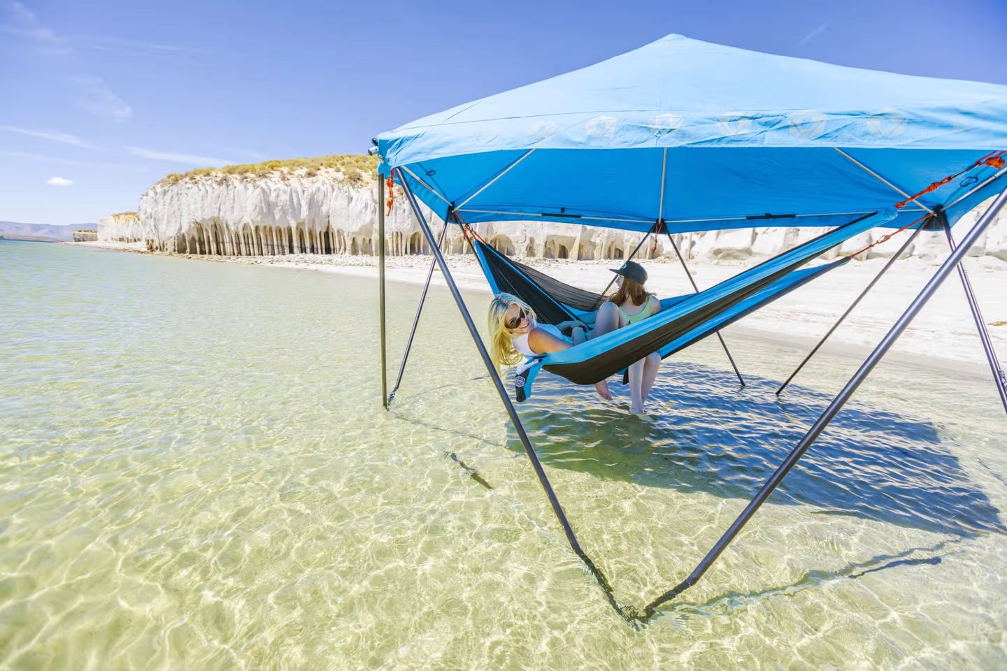 iDome Multi-Hammock let’s you lounge without Trees